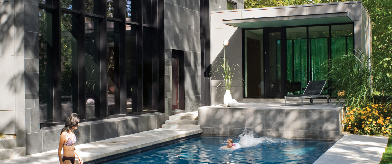 Cascade House. Pool with Models, Photo by Ben Rahn.